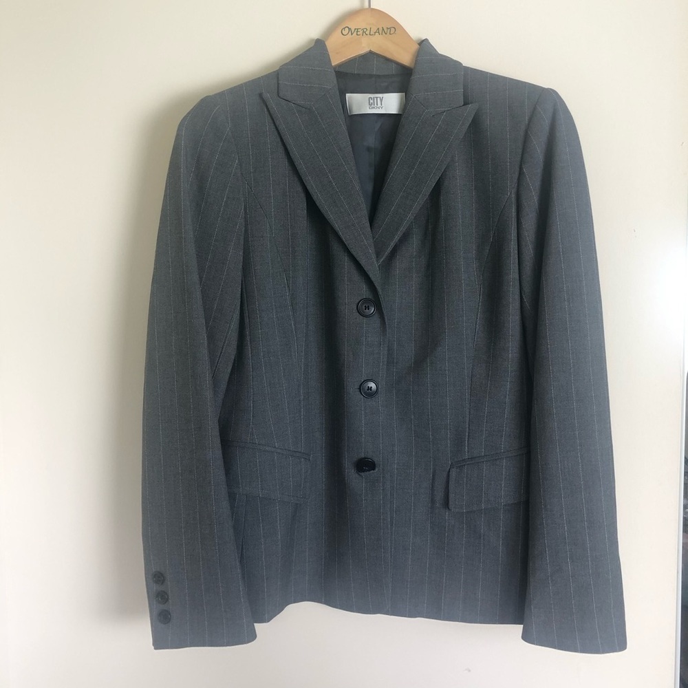 DKNY 🖤 Stripped Blazer - Picture 2 of 5